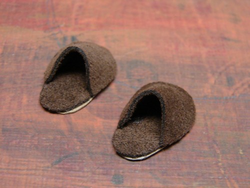 How to make doll slippers