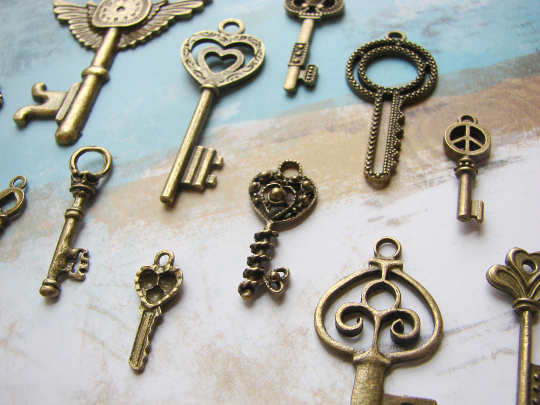 Steampunk Key Pendants Antiqued Bronze 2 Sided Skeleton Keys Crown Top 10/25 